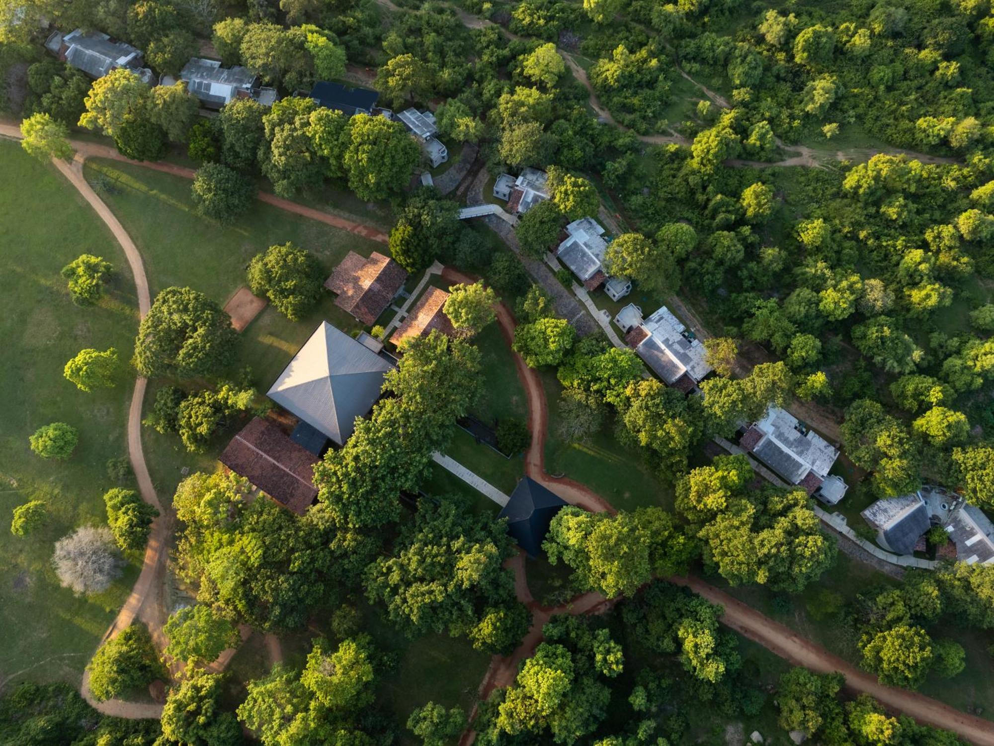 Ayugiri Ayurveda Wellness Resort Сигирия Экстерьер фото