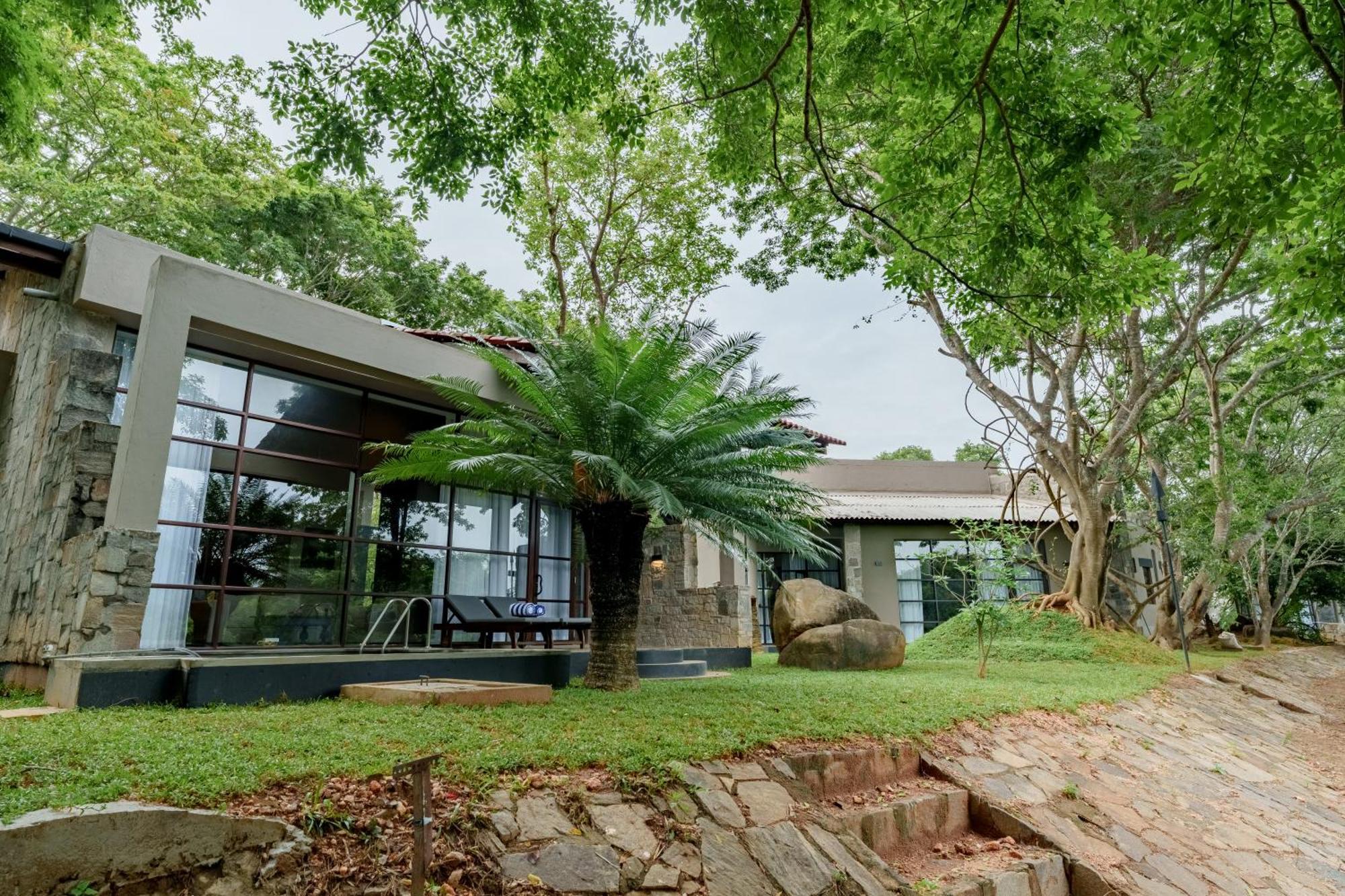 Ayugiri Ayurveda Wellness Resort Сигирия Экстерьер фото